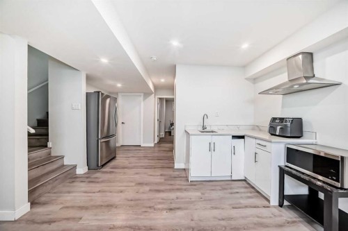 332 Dawson Drive, Chestermere, AB - Indoor Photo Showing Kitchen