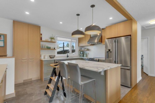 2728 45 Street Sw, Calgary, AB - Indoor Photo Showing Kitchen With Stainless Steel Kitchen With Upgraded Kitchen