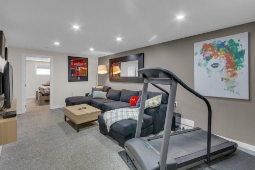 2728 45 Street Sw, Calgary, AB - Indoor