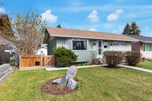 2728 45 Street Sw, Calgary, AB - Outdoor