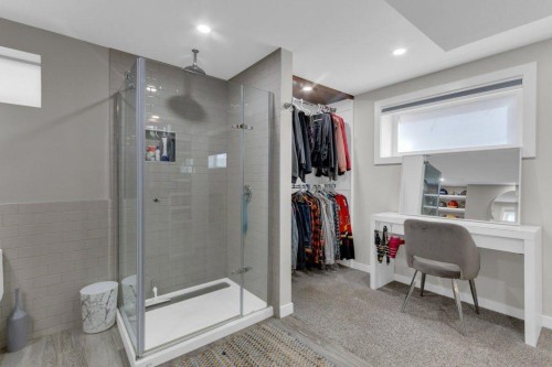 2728 45 Street Sw, Calgary, AB - Indoor Photo Showing Bathroom