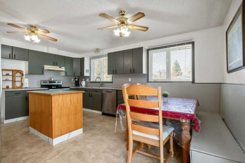 13 Park Road, Strathmore, AB - Indoor Photo Showing Kitchen