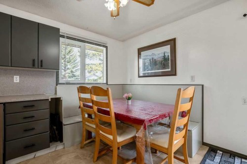 13 Park Road, Strathmore, AB - Indoor Photo Showing Dining Room