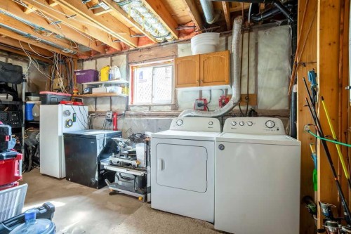 13 Park Road, Strathmore, AB - Indoor Photo Showing Laundry Room