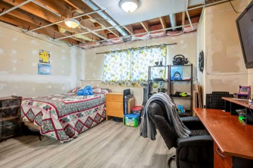 13 Park Road, Strathmore, AB - Indoor