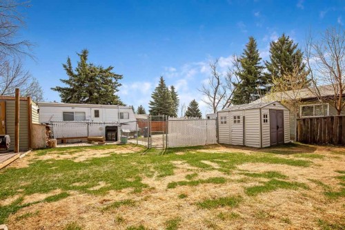 13 Park Road, Strathmore, AB - Outdoor