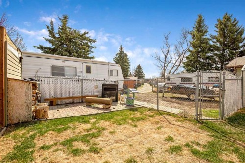 13 Park Road, Strathmore, AB - Outdoor