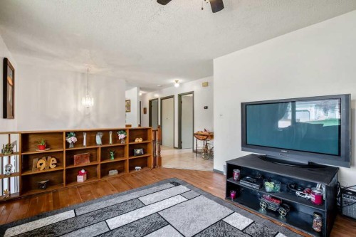 13 Park Road, Strathmore, AB - Indoor