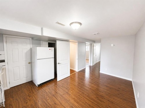 422 40 Street Ne, Calgary, AB - Indoor
