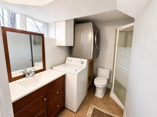 422 40 Street Ne, Calgary, AB - Indoor