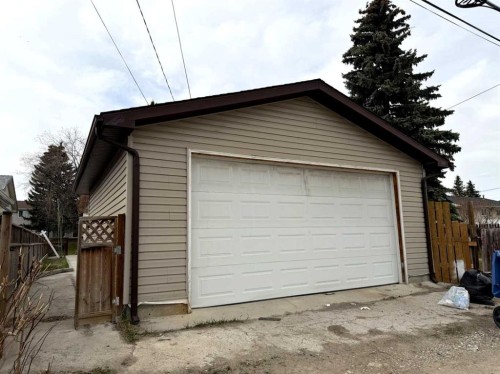 422 40 Street Ne, Calgary, AB - Outdoor With Exterior