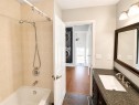 422 40 Street Ne, Calgary, AB  - Indoor Photo Showing Bathroom 