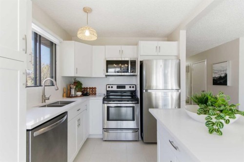 7 Jensen Crescent Ne, Airdrie, AB - Indoor Photo Showing Kitchen With Stainless Steel Kitchen With Double Sink