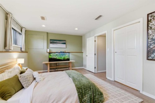 7 Jensen Crescent Ne, Airdrie, AB - Indoor Photo Showing Bedroom