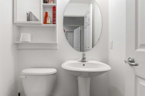 100 Saddlecrest Boulevard Ne, Calgary, AB - Indoor Photo Showing Bathroom