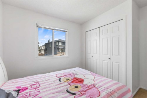 100 Saddlecrest Boulevard Ne, Calgary, AB - Indoor Photo Showing Bedroom
