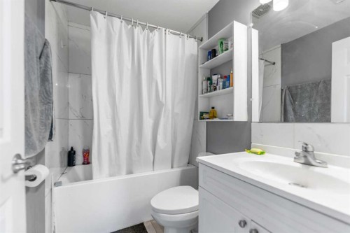 100 Saddlecrest Boulevard Ne, Calgary, AB - Indoor Photo Showing Bathroom