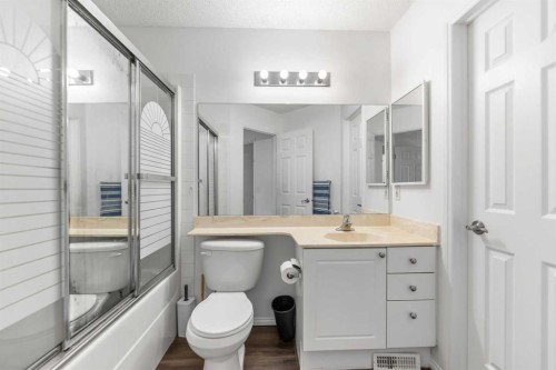 100 Saddlecrest Boulevard Ne, Calgary, AB - Indoor Photo Showing Bathroom