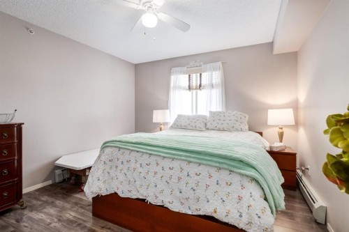1414-12 Cimarron Common, Okotoks, AB - Indoor Photo Showing Bedroom