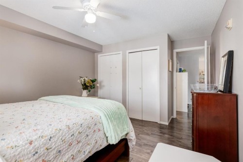 1414-12 Cimarron Common, Okotoks, AB - Indoor Photo Showing Bedroom