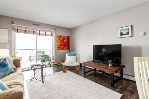 1414-12 Cimarron Common, Okotoks, AB - Indoor Photo Showing Living Room
