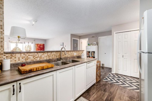 1414-12 Cimarron Common, Okotoks, AB - Indoor Photo Showing Kitchen With Double Sink