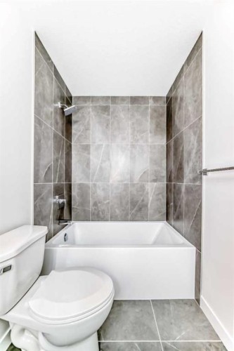 21 Cornergate Place Ne, Calgary, AB - Indoor Photo Showing Bathroom