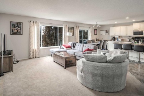 4 Springbank Bay Sw, Calgary, AB - Indoor Photo Showing Living Room