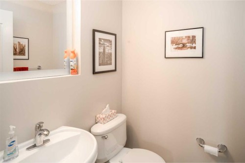 4 Springbank Bay Sw, Calgary, AB - Indoor Photo Showing Bathroom