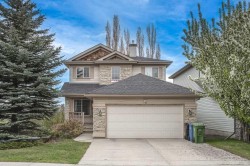 4 Springbank Bay SW Calgary, AB T3H 5E4