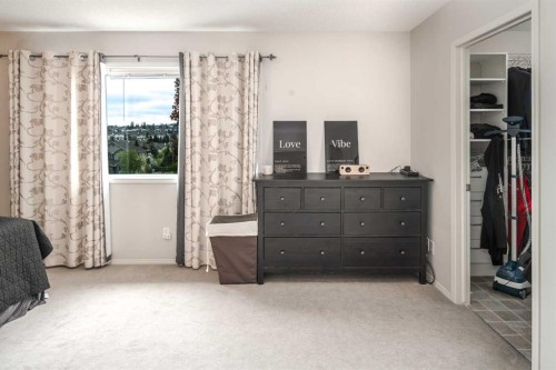 4 Springbank Bay Sw, Calgary, AB - Indoor Photo Showing Other Room