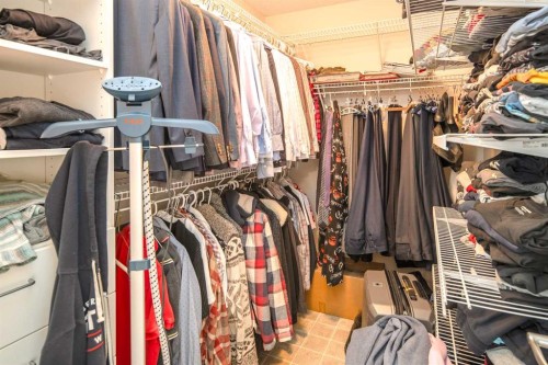 4 Springbank Bay Sw, Calgary, AB - Indoor With Storage