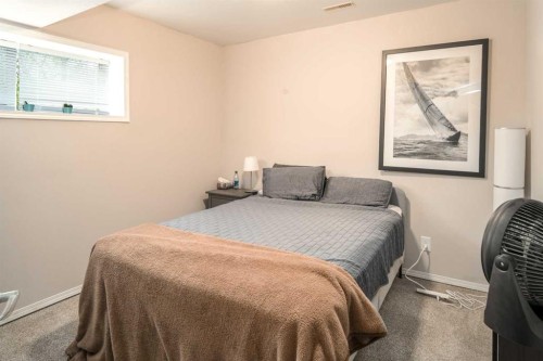 4 Springbank Bay Sw, Calgary, AB - Indoor Photo Showing Bedroom