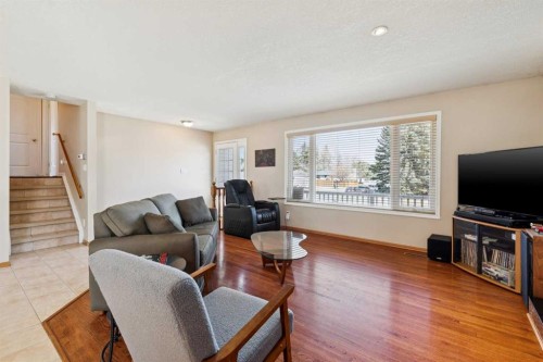 8523 Addison Place Se, Calgary, AB - Indoor Photo Showing Living Room