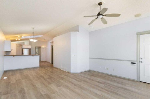 252 Prestwick Heights Se, Calgary, AB - Indoor Photo Showing Kitchen