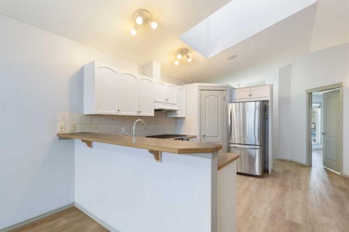 252 Prestwick Heights Se, Calgary, AB - Indoor Photo Showing Kitchen