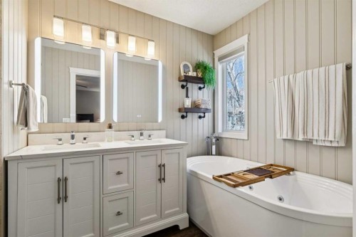 256 Sirocco Place Sw, Calgary, AB - Indoor Photo Showing Bathroom