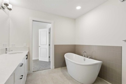 120 Creekstone Circle Sw, Calgary, AB - Indoor Photo Showing Bathroom