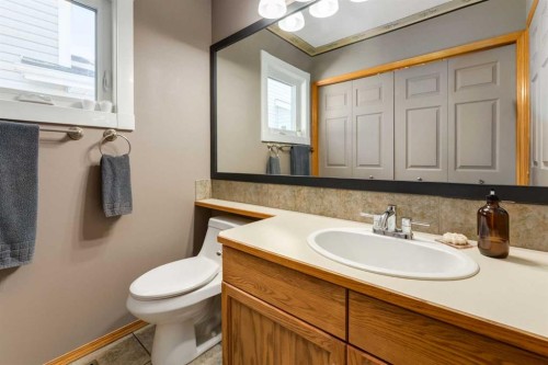 159 Macewan Drive Nw, Calgary, AB - Indoor Photo Showing Bathroom