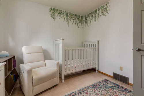 159 Macewan Drive Nw, Calgary, AB - Indoor Photo Showing Bedroom