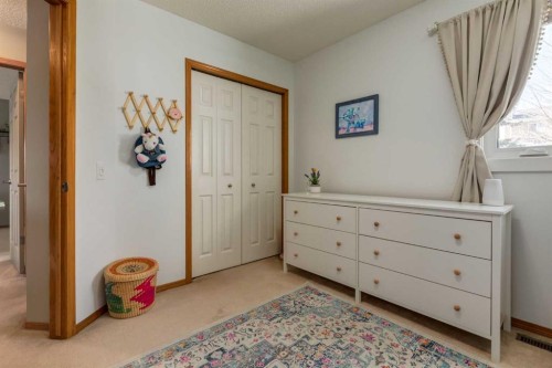 159 Macewan Drive Nw, Calgary, AB - Indoor Photo Showing Bedroom