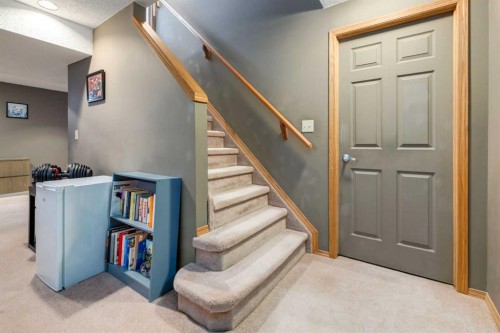 159 Macewan Drive Nw, Calgary, AB - Indoor Photo Showing Other Room