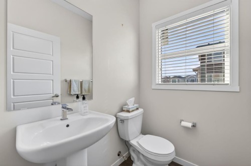 220 Harvest Grove Walk Ne, Calgary, AB - Indoor Photo Showing Bathroom