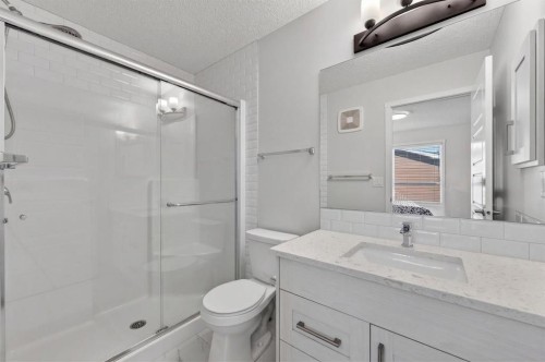 220 Harvest Grove Walk Ne, Calgary, AB - Indoor Photo Showing Bathroom
