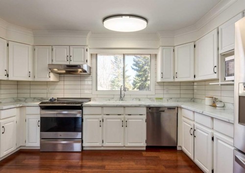 10012 Oakfield Drive Sw, Calgary, AB - Indoor Photo Showing Kitchen With Upgraded Kitchen