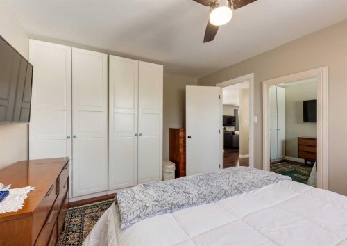 10012 Oakfield Drive Sw, Calgary, AB - Indoor Photo Showing Bedroom