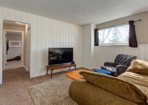 10012 Oakfield Drive Sw, Calgary, AB - Indoor Photo Showing Living Room