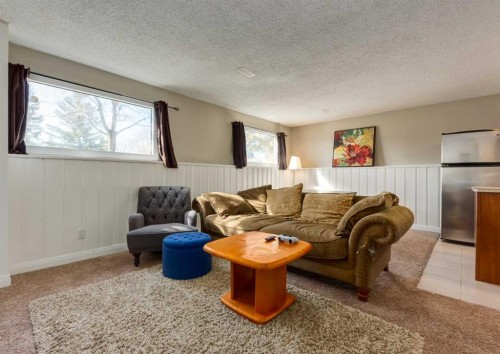 10012 Oakfield Drive Sw, Calgary, AB - Indoor Photo Showing Living Room