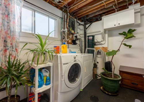 10012 Oakfield Drive Sw, Calgary, AB - Indoor Photo Showing Laundry Room
