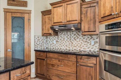 15 Barber Street Nw, Langdon, AB - Indoor Photo Showing Kitchen